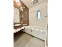 大字大間木（東浦和駅） 3980万円 ■窓が付いた開放的な浴室です