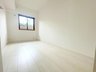 ヴィルヌーブ南浦和サウスコート ■空間を広く使える棚付きクローゼットが便利な洋室は4.5帖の広さです