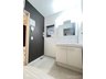 田島２ 3898万円 玄関近く配置された洗面室は帰宅後の手洗いに便利です。
