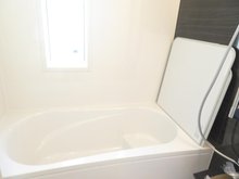 グラートカーサ勝田台14  　【一戸建て】 浴室暖房・換気・涼風・乾燥の1台4役です。24時間換気機能で湿気を隅々まで除去、結露やカビの活性を抑えほか、入浴時のヒンヤリ感を解消します。