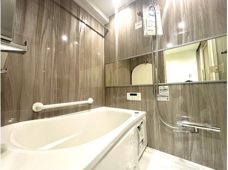 朝日パリオ横浜蒔田１番館 毎日の疲れを癒すバスルームはもちろん追い焚き機能ございます。浴室換気乾燥機も装備しています♪