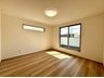 妻沼東１（西小泉駅） 2198万円 ●主寝室（４号棟）｜渋みのあるフローリングに反射する日差しがお部屋全体に柔らかく広がります。