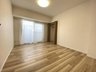 鳩ヶ谷南ローヤルコーポ 6帖の洋室！ゆとりあるお部屋にどのように家具を配置しようか想像が膨らみますね。