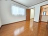 大字峯 1980万円 6.0帖の洋室！ゆとりあるお部屋にどのように家具を配置しようか想像が膨らみますね。