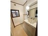大字峯 1980万円 大きな鏡が付いた洗面化粧台！忙しい朝の身支度に便利です。
