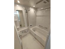 コスモ北千住ロイヤルフォルム　当社のグループ会社保有住戸 お風呂もユニットごと交換しております。追い炊き機能、浴室乾燥機完備。