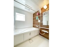 川鶴１ 2480万円～2780万円 一日の疲れを癒すバスルームは浴室乾燥機付きでいつでも快適バスタイム