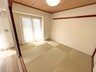 エルハイム西横浜 ちょっとお昼寝に最適な暖かい日が差し込む和室です。琉球畳がお洒落ですね。