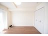 ベルハイム戸田 約5.2帖の洋室！ゆとりあるお部屋にどのように家具を配置しようか想像が膨らみますね。