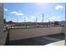 東大島２（勝田駅） 3180万円 ゆったりとしたバルコニー。バルコニーからの眺望（2023年8月）撮影