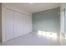 作田（求名駅） 1590万円 2階洋室B。6.5帖。 さわやかな壁紙が印象的なお部屋です。 1帖+0.5帖の収納あり。