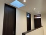琴寄（栗橋駅） 4380万円 トップライトで廊下にも自然光を取り込めます 室内（2022年11月）撮影