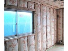 彦糸１（吉川美南駅） 3099万円 断熱材床・天井・壁の隙間に断熱材を入れることで、外部との断熱性・室内の保湿性を高め、快適な居住空間を保ちます。※仕様により異なります