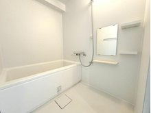 ライオンズプラザ浦和元町シティー ■明るく開放的な浴室で快適なバスタイム！