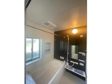 金井（渋川駅） 1799万円 足を伸ばしてゆっくりくつろげる1坪の浴室。浴室乾燥機付き