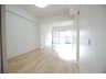 西川口ファミリーマンション 約10.5帖の洋室！ゆとりあるお部屋にどのように家具を配置しようか想像が膨らみますね。