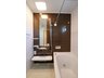 七栄 2810万円 浴室はTOTO・サザナシリーズを使用しています。リフルブラウン色のパネルがアクセントになっています。