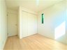 大穴北２（三咲駅） 2599万円 全居室収納スペースが付き。奥行きにゆとりのあるクローゼットは衣類以外もたっぷりと収納ができ、お部屋を広く使用することができます。施工例