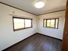 中平柳（ゆめみ野駅） 1698万円 室内（2022年10月）撮影 ２階居室 窓からも明るい陽射しが注ぎ込み、部屋中を照らしてくれます。