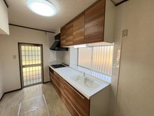 烏山５（荒川沖駅） 1298万円 室内（2024年2月）撮影 デザイン性と収納性にもこだわったＬ型システムキッチン！