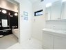 西寺尾１（大口駅） 4790万円 浴室の熱気が流れ込みやすい洗面脱衣所にも窓を設け、換気もしっかり行うことが出来ます。