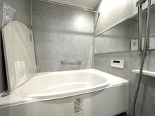 ニューシャルム谷津坂 毎日の疲れを癒すバスルームはもちろん追い焚き機能ございます。浴室換気乾燥機も装備しています♪