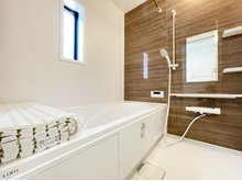 川鶴１ 2849万円～3280万円 一日の疲れを癒すバスルームは浴室乾燥機付きでいつでも快適バスタイム