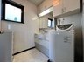高瀬町（野州山辺駅） 2300万円 洗面室｜白を基調とした明るい洗面室。大容量の収納スペースもポイントです！