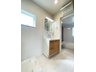 竹丘２ 3080万円 窓のある明るい洗面所で毎日の身支度も気持ち良くお使い頂けます。
