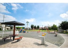 上沢３（ふじみ野駅） 1480万円 上沢公園(自転車で約1分)まで210m ◆コンビネーション遊具やザイルクライミング、ブランコなど人気の遊具が揃っています。住宅街の中にある、子どもたちに人気の広い公園です。