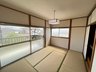 中村南２（荒川沖駅） 1298万円 室内（2023年7月）撮影 2階居室 窓からも明るい陽射しが注ぎ込み、部屋中を照らしてくれます。