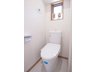 うぇ～ば～タウン田間C区 【トイレ】 1・2階に設けるトイレは全て温水便座です。床・壁紙などはもちろん、ドアなどの細かな仕様もお客様のお好きな雰囲気、スタイルに合わせてお選びいただけます。