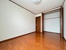 大字嘉美 1890万円 2階の中央洋室6.0帖＋クローゼット、現地撮影