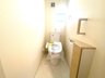 上山町３（馬込沢駅） 4280万円 お手洗いは1階・2階の計2か所にございます。共に小窓が設けられているため採光が取れ換気の際にも便利です。