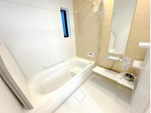 南浦和２（南浦和駅） 5990万円 ■小さな窓も付いた、開放的な浴室です