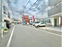 上高田５（新井薬師前駅） 6980万円 7ｍ道路に面した陽当たり良く開放感のある立地です！