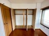 東急ドエル横浜ヒルサイドガーデン四番館 洋室のクローゼットは幅・奥行きがあり収納力豊富です☆下段に衣装ケースやカラーボックス等自由にカスタマイズできます♪