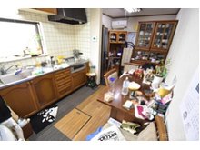 山室２（鶴瀬駅） 1980万円 家族をより近くに感じられ，コミュニケーションも取りやすい約9.5帖のダイニングキッチン。