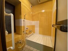 弥平３（舎人駅） 6180万円 浴室には出窓がついているので明るく使いやすいです！壁もピカピカでした！