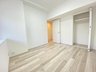 東川口パーク・ホームズ 西側の洋室！ゆとりあるお部屋にどのように家具を配置しようか想像が膨らみますね。