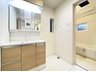 大字伊刈 3498万円～4098万円 窓のある明るい洗面所で毎日の身支度も気持ち良くお使い頂けます。