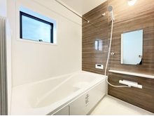 大字本宿 2780万円 浴室乾燥機が標準装備で、湿気やカビを抑えて掃除の負担も軽減
