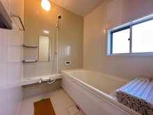 広沢町５（小俣駅） 1080万円 ◇ユニットバス交換済み 毎日の疲れを癒す浴室は一坪タイプなので、足を伸ばして自分だけのリラックスタイムをお過ごしください☆