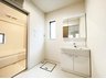 道順川戸（豊春駅） 2790万円 窓のある明るい洗面所で毎日の身支度も気持ち良くお使い頂けます。