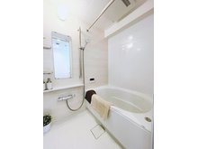ル・グラン三ツ沢公園 バスルームは、心からゆったりと寛いでいただけるよう、ゆとりのスペースを確保してます。浴室乾燥機も標準装備のため、室内干しも簡単ですね。