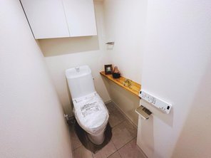 ル・グラン三ツ沢公園 いつも綺麗に清潔に！ウォッシュレット付きトイレです♪ストックの置き場に困らず便利☆ついつい長居してしまいそうなオシャレな雰囲気です♪