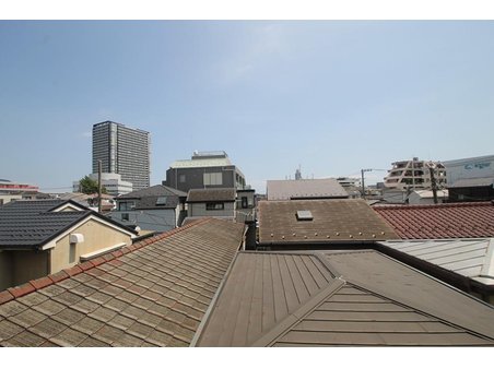 旭町１（京急川崎駅） 3580万円 現地からの眺望（2023年8月）撮影理ヴァリエ方向を撮影