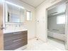 大字芝（蕨駅） 3698万円 窓のある明るい洗面所で毎日の身支度も気持ち良くお使い頂けます。