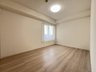 モンファイエ西川口 約6.0帖の洋室！ゆとりあるお部屋にどのように家具を配置しようか想像が膨らみますね。