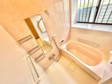 苗間（ふじみ野駅） 1748万円 ◇バスルーム◇　 2014年に交換済です。 窓を設置する事により明るく、通気性の良い浴室になっています。